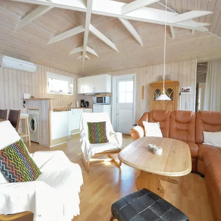 Dom wakacyjny Three-bedroom Holiday In
